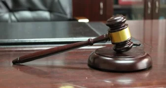 Info Shqip: Paraqiti faturë të rreme në tenderin mbi 80 mijë euro, aktakuzë ndaj drejtorit të një kompanie në Prizren