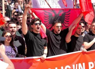 Dy studentë çojnë në këmbë Parlamentin Evropian për kërkesat e studentëve shqiptarë në Maqedoni!