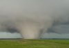 Skena apokaliptike në Illinois, tornadoja shkatërruese merr para gjithçka (VIDEO)