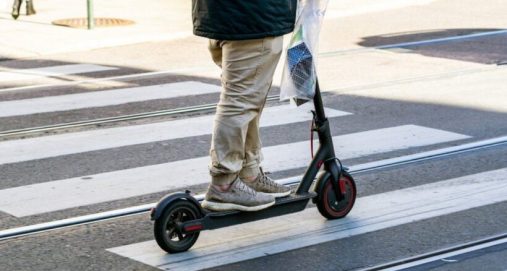 Info Shqip: Trotinetët elektrikë ndalohen për personat nën 18 vjeç, miratohen ndryshimet ligjore në Kuvend