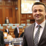 Info Shqip: “Thyhet akulli” – Ky deputet i pakicave i thotë PO Kurtit për formimin e Qeverisë