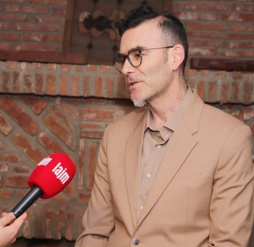 florian-nesimi-ironizon-apasievin-u-nervozua-per-shqipen-ne-ministrine-e-drejtesise-c-do-te-thote-kur-jurisprudenca-te-zhvillohet-edhe-ne-shqip
