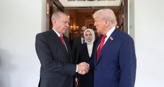 Info Shqip: “Është një mik dhe një lider i respektuar”! Samiti i NATO-s, Trump: Po shkoj në Ankara për shkak të Erdoganit