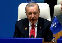 Erdogani habit liderët e NATO-s, u dhuron nga një revolver me emrin e tyre; Starmer-it ia sekuestrojnë në Britani