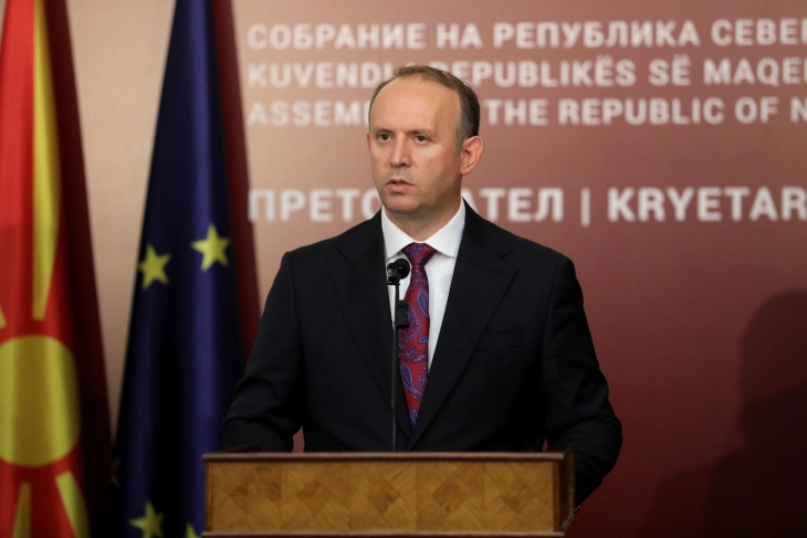 Kryeparlamentari Gashi kërkon shpjegime për ndalimin e deputetëve në kufi
