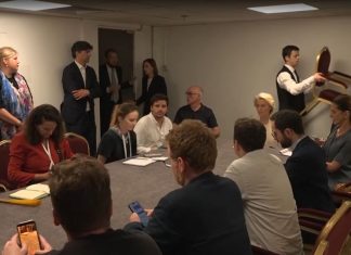 Vizita e Von der Leyen në Kiev, momenti kur presidentja e KE-së dërgohet në bunker pas alarmit për sulm ajror (VIDEO)