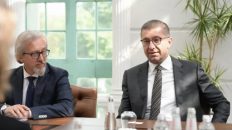 Info Shqip: Mickoski falënderon ish-ministrat: Me Fatmir Limanin kemi punuar, punojmë dhe do të punojmë