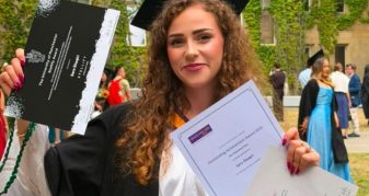 Info Shqip: Sara nga Struga magjistroi në Universitetin e njohur në Angli si studente më e mirë!