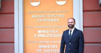 Info Shqip: Ministri Shasivari i mban leksion kushtetues Apasievit të Levicës