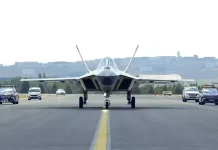 Avioni luftarak KAAN i Turqisë nis testet e lëvizjes në pistë para fluturimit