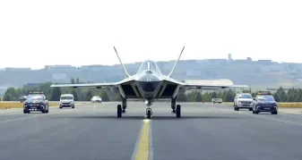 Info Shqip: Avioni luftarak KAAN i Turqisë nis testet e lëvizjes në pistë para fluturimit