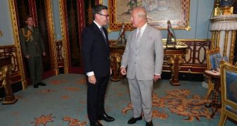 Info Shqip: Burnham, zyrtarisht kryeministër i ri i Britanisë së Madhe