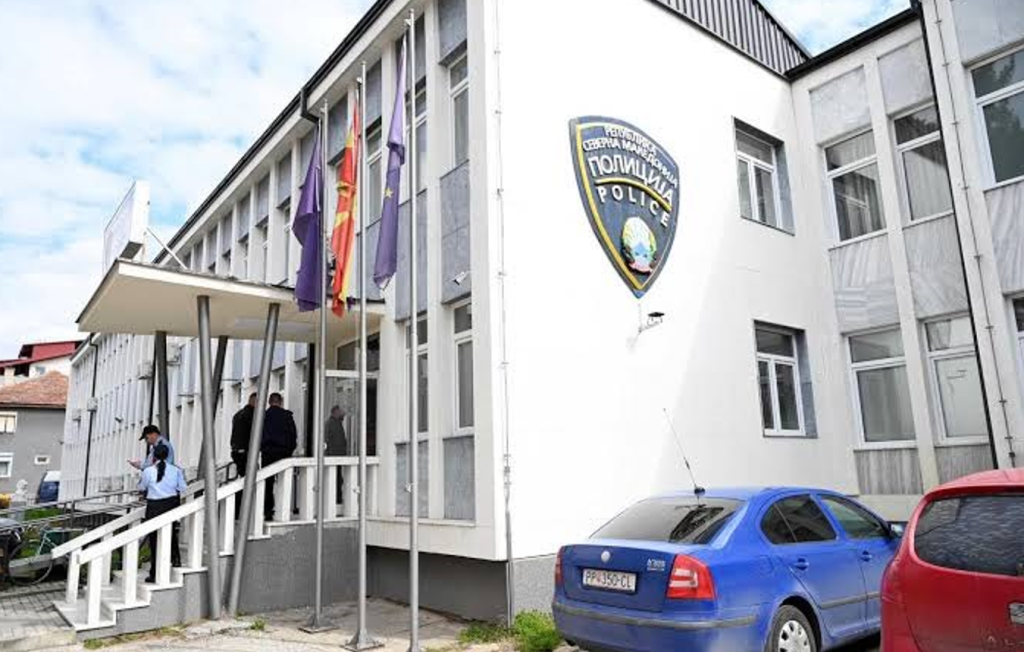 Policia kërkon me urdhër-arrest ndërkombëtar një burrë që u arratis nga stacioni policor 