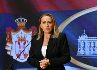 Ministrja serbe refuzon t’u kërkojë falje shqiptarëve: ‘I kërkoj falje vetëm Vuçiqit!’