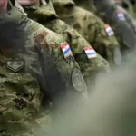 E zbuluan se importoheshin nga Serbia, Kroacia anulon blerjen e dyshekëve për ushtrinë