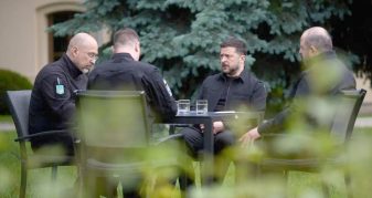 Info Shqip: Prapaskenat e planit ukrainas, si po e paralizon Kievi logjistikën e Moskës me dronë dhe pse Krimea po kthehet në një “burg” për ushtarët e Vladimir Putinit