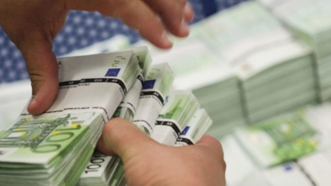 Kosova lë pas Maqedoninë e Veriut  Paga minimale arrin në 500 euro