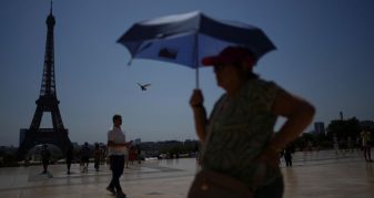 Info Shqip: Pothuajse e gjithë Franca në zonën e kuqe dhe portokalli, temperatura do të arrijë në 41 gradë