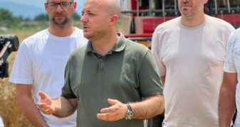 Info Shqip: Subvencionet 2026: Hoxha fton fermerët të aplikojnë në kohë