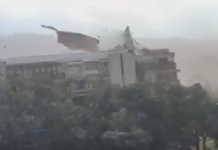 Stuhi e fuqishme përfshin Shkupin, fluturojnë pjesë të çative të Poliklinikës në Çair, dhe ndërtesave në lagje tjera (VIDEO)