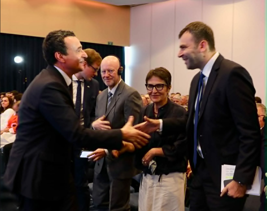 Drejtori i MEPSO s  Burim Latifi bashkë me kryeministrin Kurti në jubileun e KOSTT it në Prishtinë  Bashkëpunimi rajonal  çelësi i tranzicionit energjetik