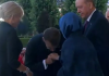 Momenti i sikletshëm në Ankara, Macron tenton t’i puthë dorën Emine Erdogan, bashkëshortja e presidentit turk nuk e lejon
