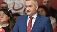 Info Shqip: Kush është Sasho Klekovski, mjeku pa përvojë që pritet të drejtojë Shëndetësinë?