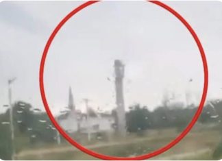 Erërat e forta rrëzojnë minaren e xhamisë në Skenderaj (FOTO)