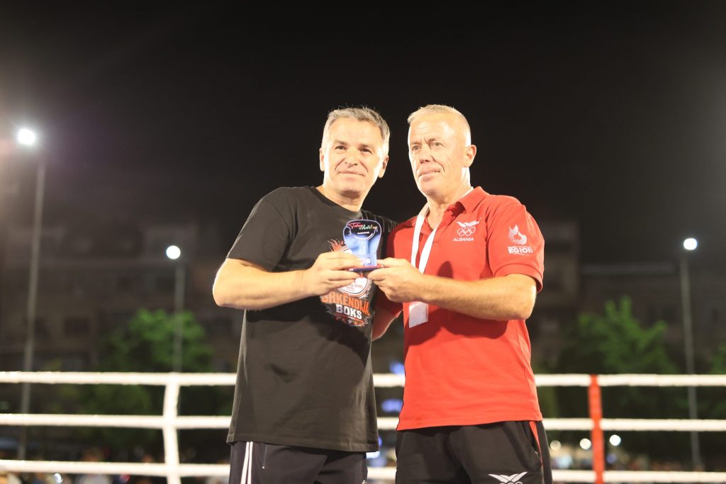 Info Shqip: Shkëndija Box solli spektaklin e boksit në Tetovë : Turneu Ndërkombëtar “Tetova n’Festë” solli duele të forta dhe shpalli kampionët e mbrëmjes (FOTO)