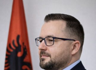Astrit Iljazi: Zelenski nga Beogradi konfirmoi mosnjohjen e Kosovës, ndërsa Bujar Osmani uron Ukrainën