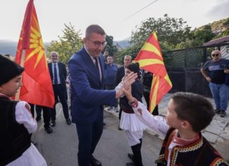 Mickoski në Pustec, për herë të dytë pa himnin shqiptar! Kolefski kërkon falje