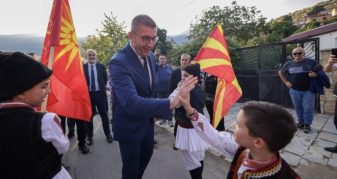 Info Shqip: Mickoski në Pustec, për herë të dytë pa himnin shqiptar! Kolefski kërkon falje