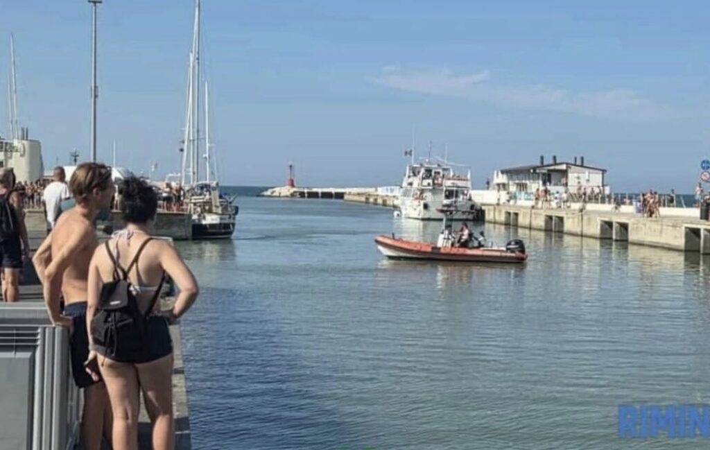 Po debatonin ashpër, shqiptari në Itali e hedh veturën në det bashkë me gruan!