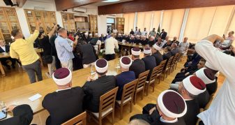 Info Shqip: Pas 19 vitesh përçarje, komuniteti musliman në Serbi drejt bashkimit institucional