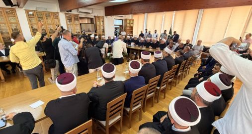 Info Shqip: Pas 19 vitesh përçarje, komuniteti musliman në Serbi drejt bashkimit institucional