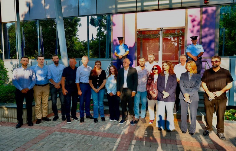 Deputetët e PDK së bllokojnë hyrjen e Qeverisë  Çitaku  S jemi këtu për puç  por respektoni Kushtetutën 