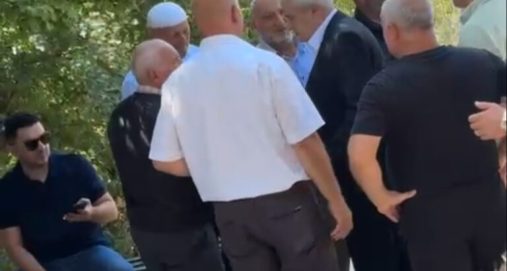 Info Shqip: Ali Ahmeti në varrimin e babait të Izet Mexhitit