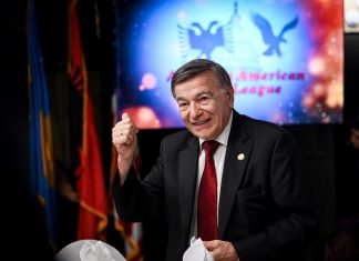 Ish-kongresisti amerikan DioGuardi: Kalova jetën duke treguar kush janë shqiptarët, babai im vinte nga Kukësi