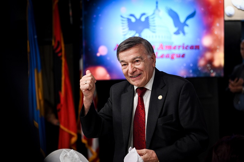 Ish-kongresisti amerikan DioGuardi: Kalova jetën duke treguar kush janë shqiptarët, babai im vinte nga Kukësi