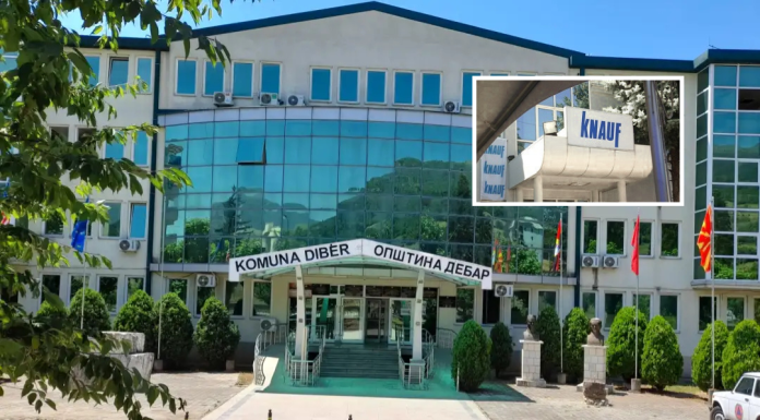 Përplasje fizike në mes Berat Buzhalës dhe Albatros Rexhajt gjatë debatit L_20260829_202818_0000