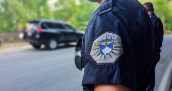 Info Shqip: Dy serbë sulmojnë një kosovar në Leposaviq