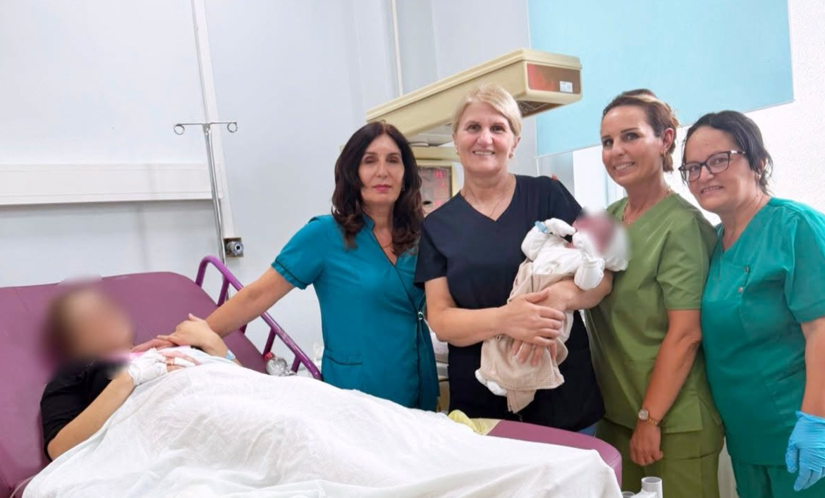 Lindje e veçantë në Mitrovicë  foshnja peshon mbi 5 kilogramë
