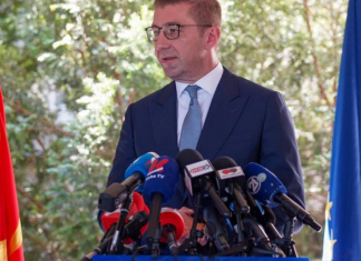 Mickoski: Ne dëshirojmë t’i kthejmë mërgimtarët! Do të isha i lumtur nëse SHBA-të ashpërsojnë rregullat për vizat e emigracionit