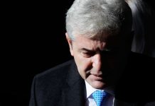 Ali Ahmeti paralajmëron tërheqjen e mundshme nga politika pas 25 vitesh