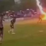 Shokuese! Goditja e rrufesë la të vdekur futbollistin 24-vjeçar (VIDEO)