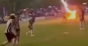 Info Shqip: Shokuese! Goditja e rrufesë la të vdekur futbollistin 24-vjeçar (VIDEO)