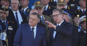 Info Shqip: Tension në Bosnje pas vizitës së Vuçiç, kapen persona të armatosur që hiqeshin si truproja