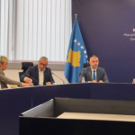 Info Shqip: Kurti takon liderët e Luginës: Shqiptarët atje po përballen me diskriminim të rëndë, mbi 2 milionë € të bllokuara