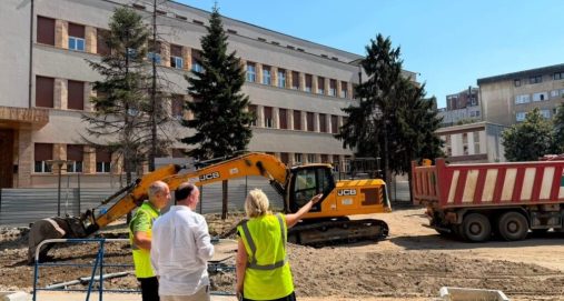 Info Shqip: Po ndërtohet parking për deputetët pranë Kuvendit, Gashi ndjek nga afër ecurinë e punimeve