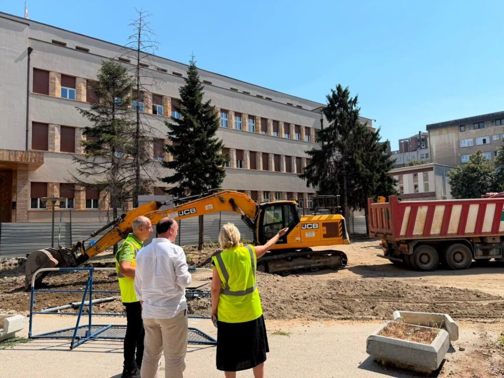 Po ndërtohet parking për deputetët pranë Kuvendit, Gashi ndjek nga afër ecurinë e punimeve